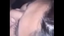 Татуированная мамочка на кроватке светит твердый грудью и даёт партнеру
